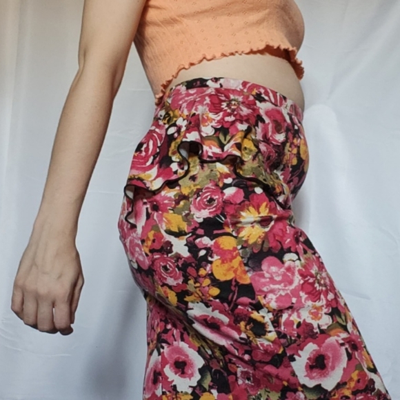 Flower pencil skirt with hip fringe. small. - Picture 3 of 9